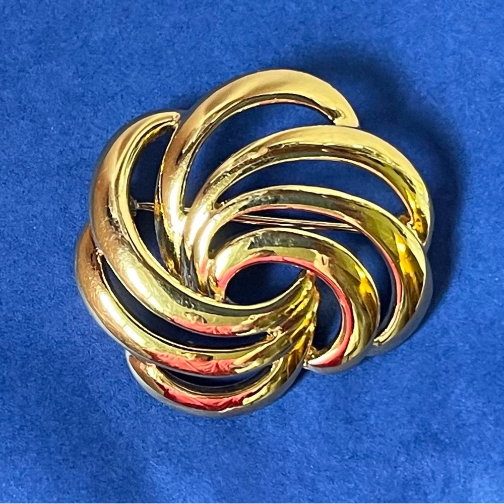 Vintage Napier swirl knot gold tone brooch jewelry EUC